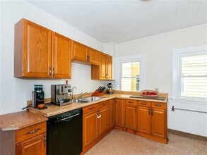 294 Boston Ave, Unit 1 in Medford, MA - Building Photo - Building Photo