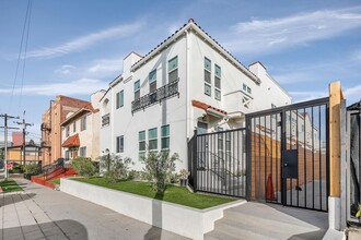 1174 N Madison Ave in Los Angeles, CA - Foto de edificio - Building Photo