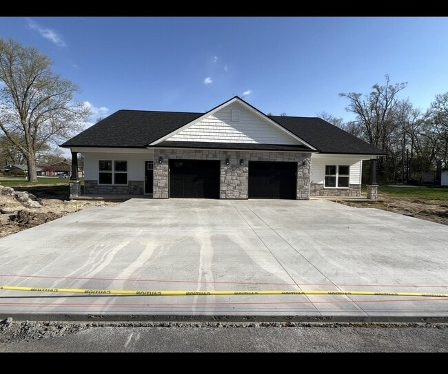 property at 2324 W Maple St