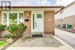 236 Archdekin Dr in Brampton, ON - Building Photo