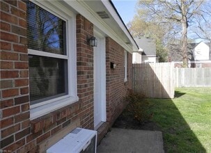 8919 Brighton St in Norfolk, VA - Foto de edificio - Building Photo
