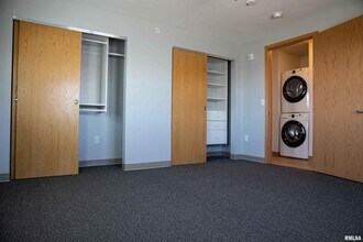 2900 River Dr in Moline, IL - Building Photo - Building Photo