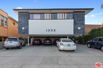 1333 S Ogden Dr in Los Angeles, CA - Building Photo - Building Photo