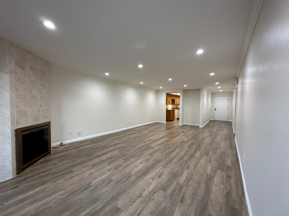1236 N Columbus Ave, Unit 24 in Glendale, CA - Building Photo