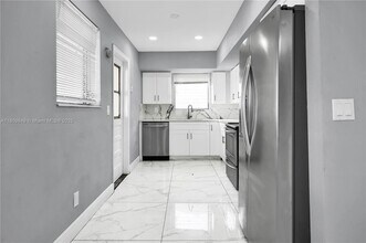 2833 SW 5th St in Fort Lauderdale, FL - Building Photo - Building Photo
