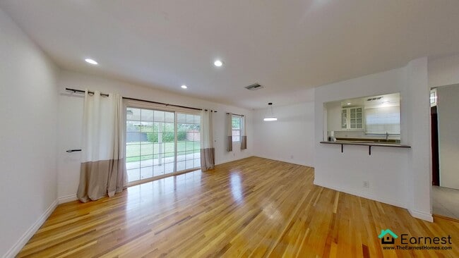 13037 Aetna St in Los Angeles, CA - Building Photo - Building Photo