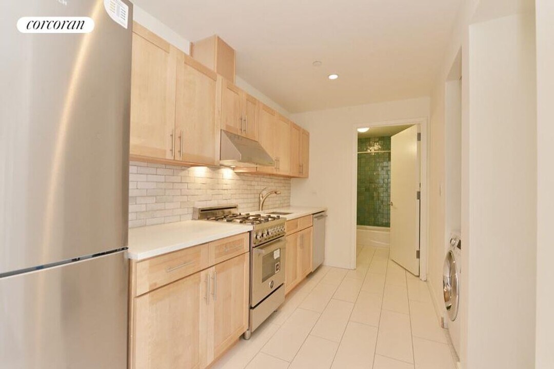 333 Atlantic Ave in Brooklyn, NY - Building Photo