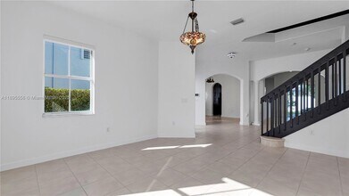 17994 NW 87th Pl in Hialeah, FL - Foto de edificio - Building Photo