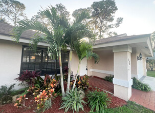 190 Parkwood Dr S in Royal Palm Beach, FL - Foto de edificio - Building Photo