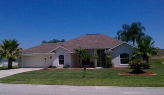 3051 Wynstone Dr in Sebring, FL - Building Photo