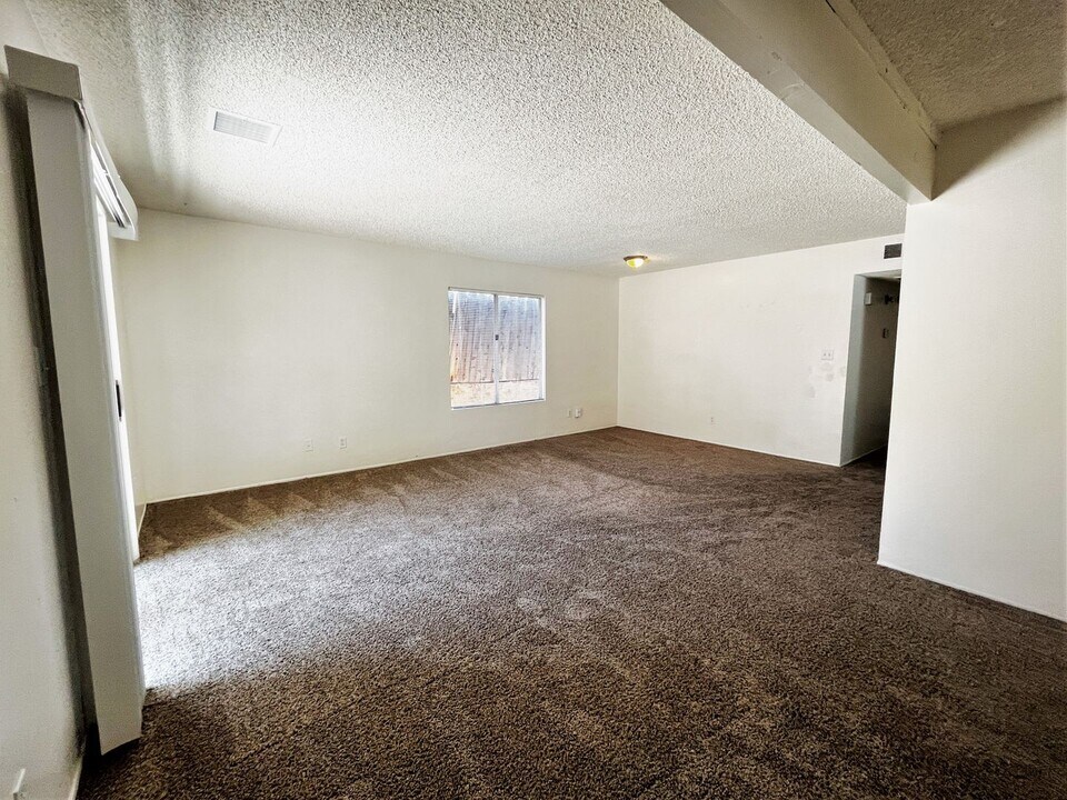 2625 Loch Fern Ct in Bakersfield, CA - Building Photo