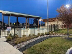 8521 Nightfall Ln in Fort Worth, TX - Foto de edificio - Building Photo
