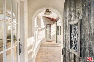 360 Canon Dr in Beverly Hills, CA - Building Photo - Building Photo