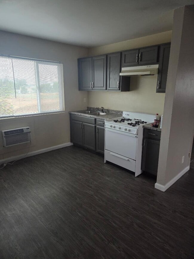 property at 2677 S Rosedale Ave
