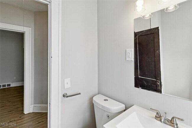 property at 1524 E 204th St