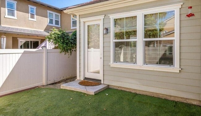 8245 Sunstone St in Ventura, CA - Building Photo - Building Photo
