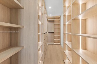 16859 Crestview Ln in Weston, FL - Building Photo - Building Photo