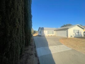 41740 50th St W in Quartz Hill, CA - Building Photo