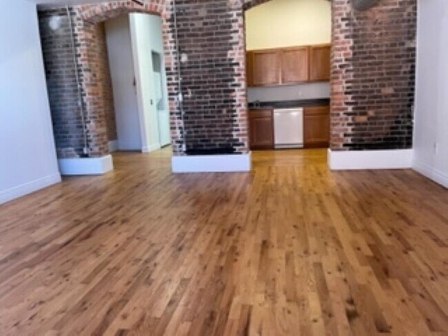 208 W Michigan Ave in Ypsilanti, MI - Building Photo - Building Photo