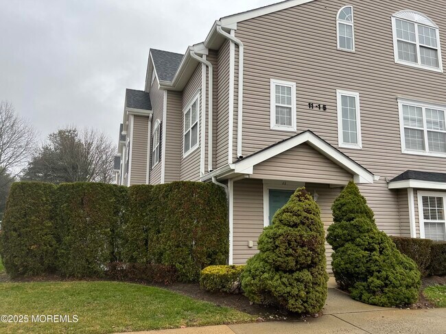11 Fiddlers Elbow Ct in Howell, NJ - Building Photo - Building Photo