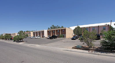 Sunshine Apartments in Albuquerque, NM - Building Photo - Building Photo