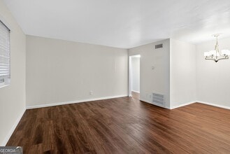 2510 Peachwood Cir NE in Atlanta, GA - Building Photo - Building Photo