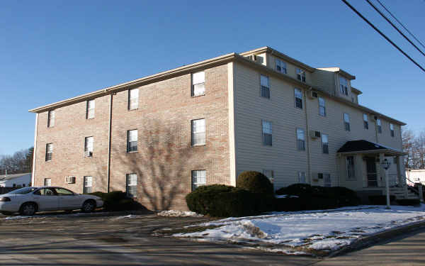 28 Main St in North Reading, MA - Foto de edificio - Building Photo