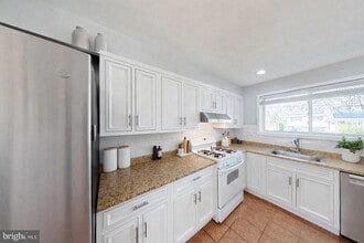 1012 Loxford Terrace in Silver Spring, MD - Building Photo - Building Photo