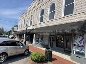 11 Market St in Barnesville, GA - Building Photo - Building Photo
