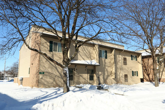 Elmwood Park Apartments in Lansing, MI - Building Photo - Building Photo