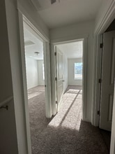 679 NE Autumn Ridge Dr in McMinnville, OR - Foto de edificio - Building Photo