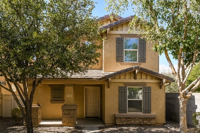 property at 923 S Pheasant Dr