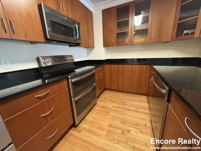 1485 Beacon St, Unit 708 in Brookline, MA - Foto de edificio - Building Photo