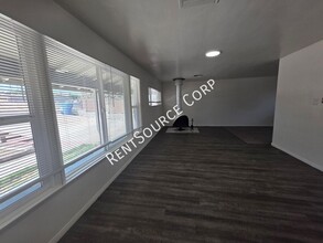 671 Flora St in Barstow, CA - Building Photo - Building Photo