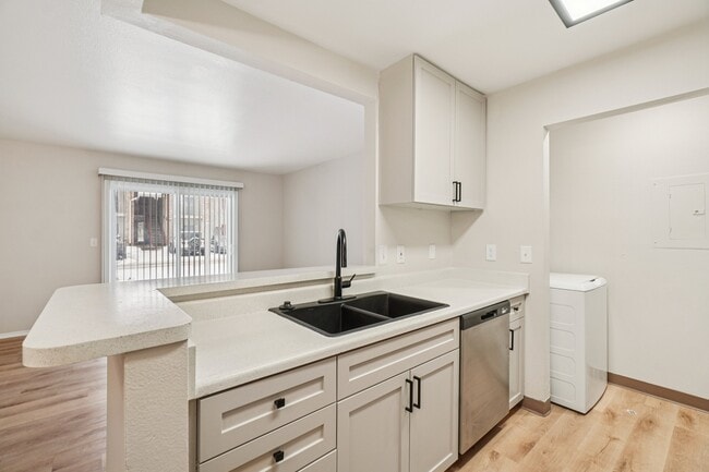 Turtle Cove in Westland, MI - Foto de edificio - Building Photo