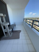 2500 Parkview Dr, Unit 1909 in Hallandale Beach, FL - Foto de edificio - Building Photo