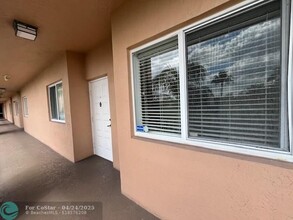 7725 Yardley Dr in Tamarac, FL - Building Photo - Building Photo