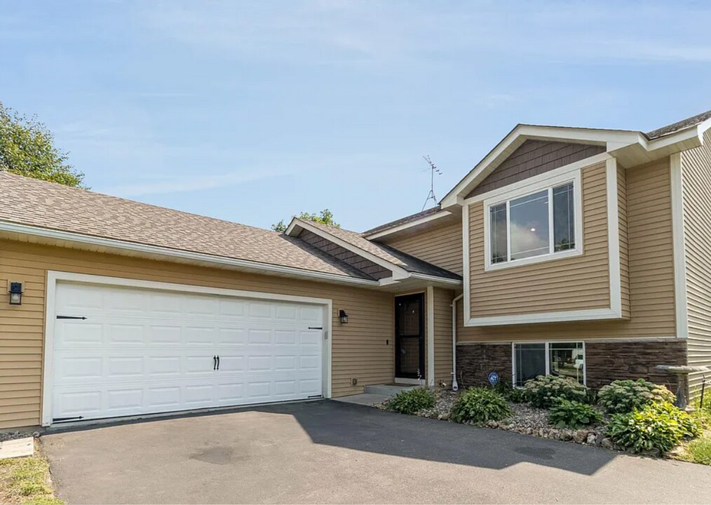 170 Pullman Ave in St. Paul Park, MN - Building Photo