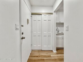 161 Cross Slope Ct in Englishtown, NJ - Building Photo - Building Photo