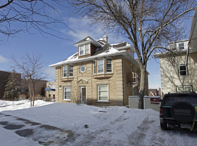 Morgan House in Madison, WI - Foto de edificio - Building Photo