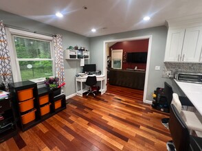 45 Winterberry Way in Bedford, MA - Foto de edificio - Building Photo