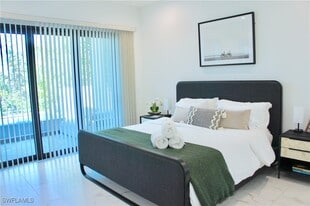 4064 Full Moon Ct in Naples, FL - Building Photo