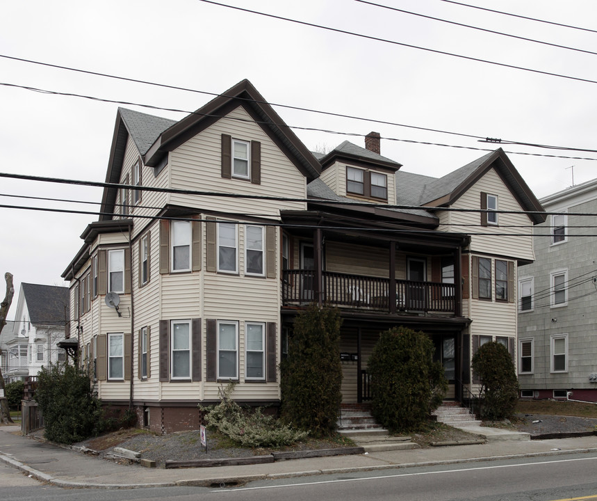 303-305 Pleasant St in Brockton, MA - Building Photo