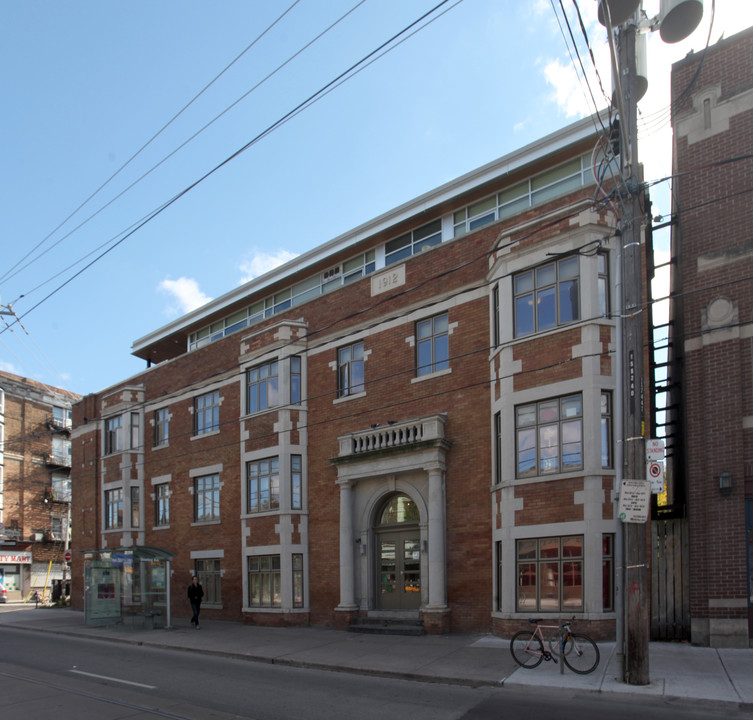 194 Dowling Ave in Toronto, ON - Building Photo