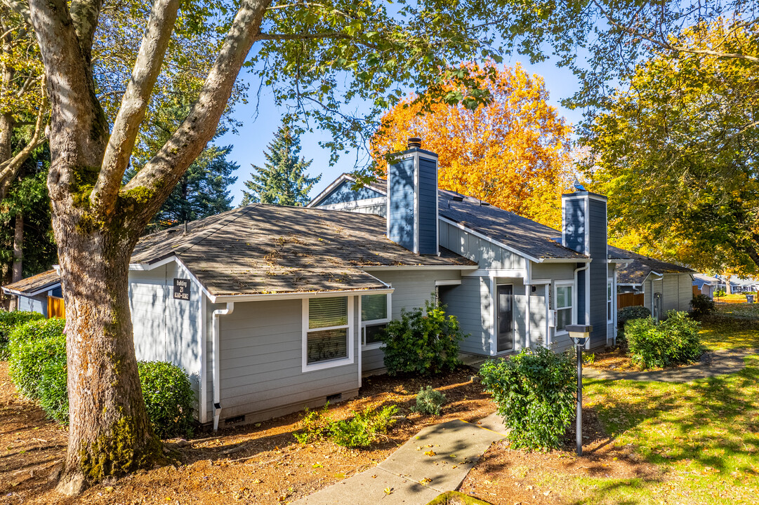 Tualatin Village in Tualatin, OR - Foto de edificio