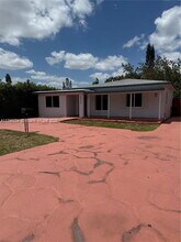 6473 SW 25th St in Miami, FL - Building Photo - Building Photo