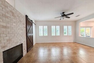 28441 Silverking Trail in Santa Clarita, CA - Building Photo - Building Photo