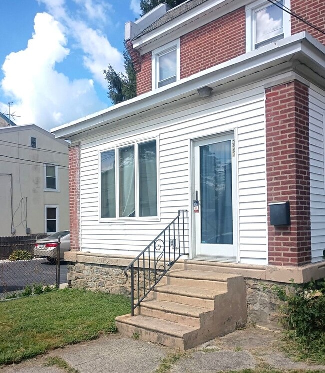 property at 322 Lemonte St