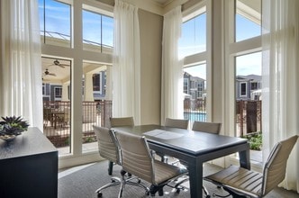 Oakwood Crossing in College Station, TX - Building Photo - Building Photo
