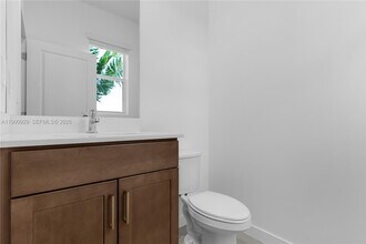 615 NE 1st Ave in Florida City, FL - Building Photo - Building Photo